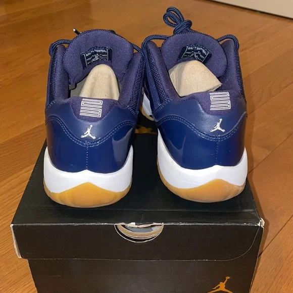 AIR JORDAN 11 LOW NAVY & GUM - Picture 6 of 9